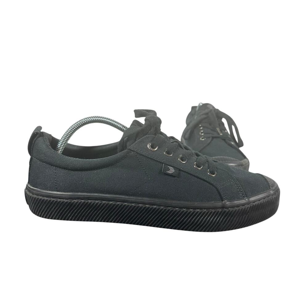 Cariuma Black Canvas Sneakers Size 9 Sustainable Low Top Casual Shoes comfort